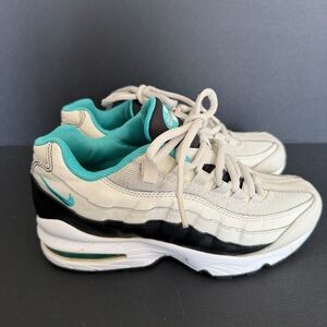 Nike Air Max 95 GS 'Light Bone Turquoise' Sneakers Size 5Y/ Womens 7